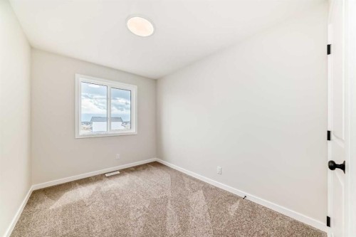281 Heirloom Way Se, Calgary, AB 
