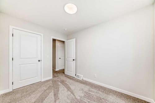 281 Heirloom Way Se, Calgary, AB 