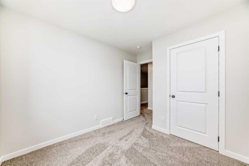281 Heirloom Way Se, Calgary, AB 