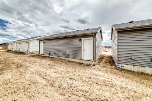 281 Heirloom Way Se, Calgary, AB 