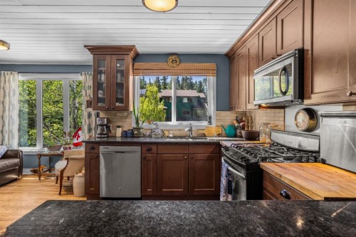 246 Kluane Drive, Banff, AB - Indoor Photo Showing Kitchen