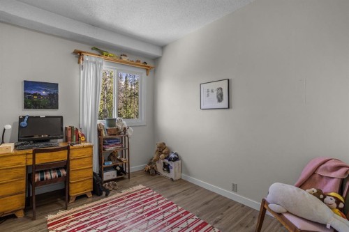 246 Kluane Drive, Banff, AB - Indoor Photo Showing Office
