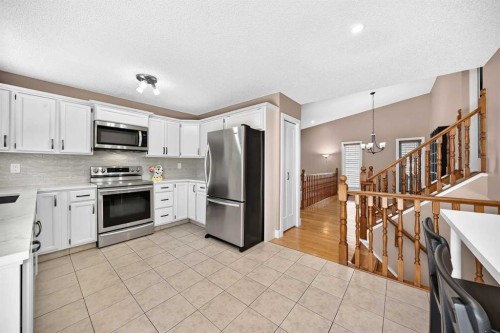 12 Sunvale Mews Se, Calgary, AB 