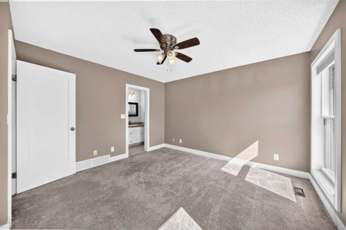 12 Sunvale Mews Se, Calgary, AB 
