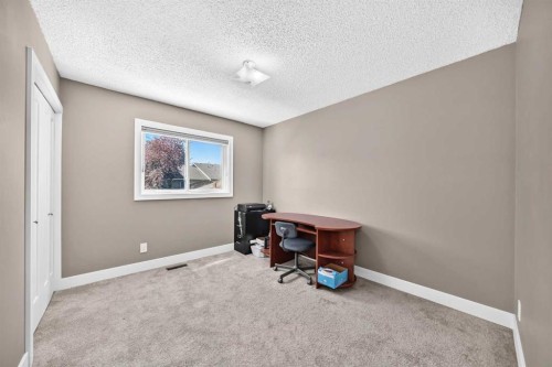 12 Sunvale Mews Se, Calgary, AB 