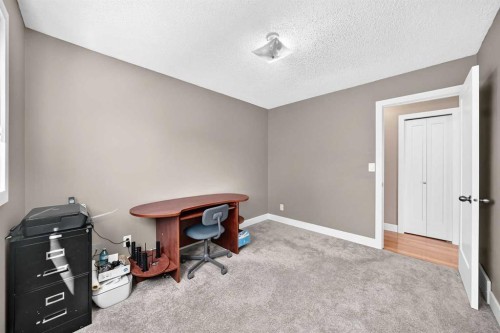 12 Sunvale Mews Se, Calgary, AB 