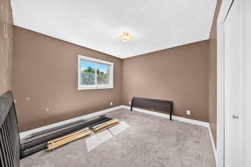 12 Sunvale Mews Se, Calgary, AB 