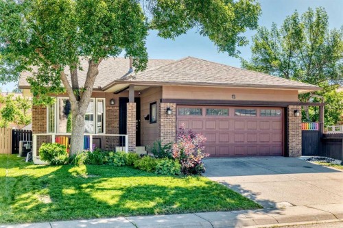 12 Sunvale Mews Se, Calgary, AB 