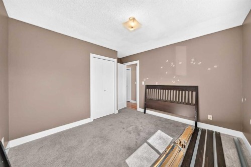 12 Sunvale Mews Se, Calgary, AB 