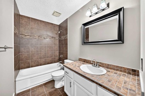 12 Sunvale Mews Se, Calgary, AB 