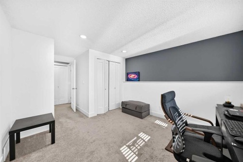 12 Sunvale Mews Se, Calgary, AB 