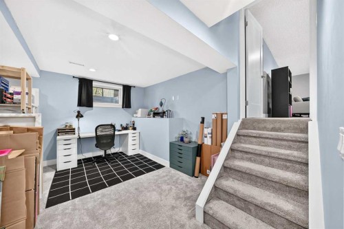 12 Sunvale Mews Se, Calgary, AB 