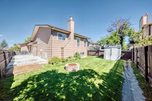 12 Sunvale Mews Se, Calgary, AB 