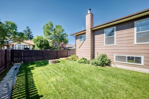 12 Sunvale Mews Se, Calgary, AB 