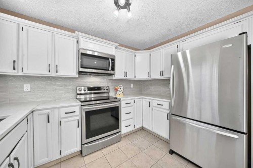 12 Sunvale Mews Se, Calgary, AB 