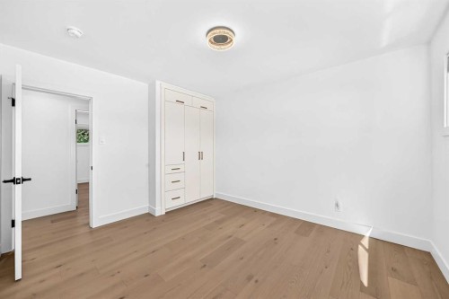 4932 8 Avenue Sw, Calgary, AB 