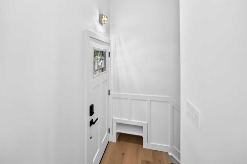 4932 8 Avenue Sw, Calgary, AB 