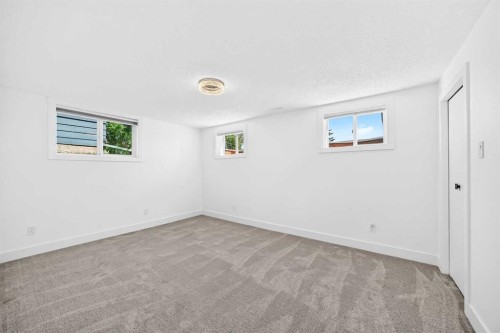 4932 8 Avenue Sw, Calgary, AB 