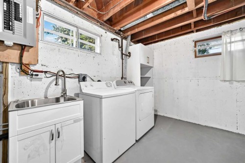 4932 8 Avenue Sw, Calgary, AB 
