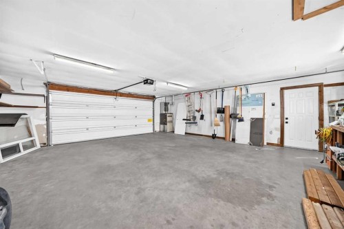 4932 8 Avenue Sw, Calgary, AB 