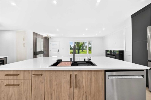 4932 8 Avenue Sw, Calgary, AB 