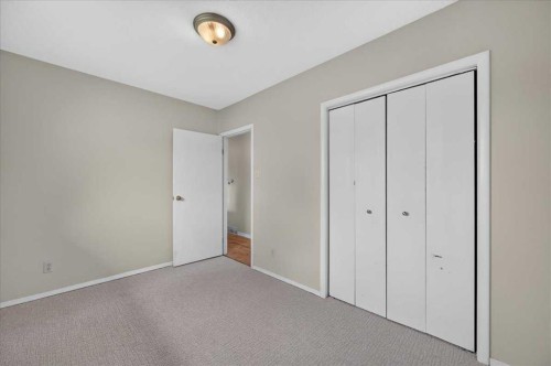 7804 34 Avenue Nw, Calgary, AB - Indoor Photo Showing Other Room