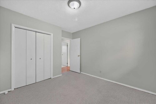7804 34 Avenue Nw, Calgary, AB - Indoor Photo Showing Other Room