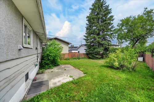 7804 34 Avenue Nw, Calgary, AB - Outdoor