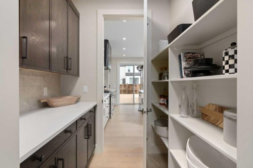 364 Greenwich Drive Nw, Calgary, AB - Indoor