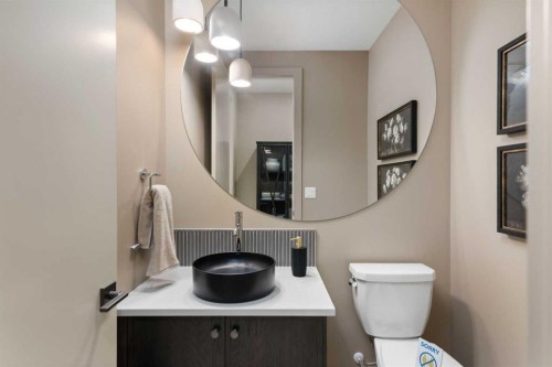 364 Greenwich Drive Nw, Calgary, AB - Indoor Photo Showing Bathroom