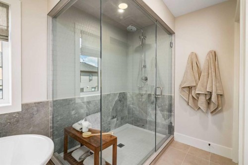364 Greenwich Drive Nw, Calgary, AB - Indoor Photo Showing Bathroom