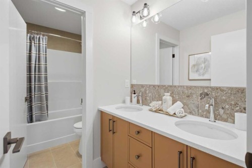 364 Greenwich Drive Nw, Calgary, AB - Indoor Photo Showing Bathroom