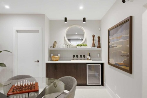 364 Greenwich Drive Nw, Calgary, AB - Indoor