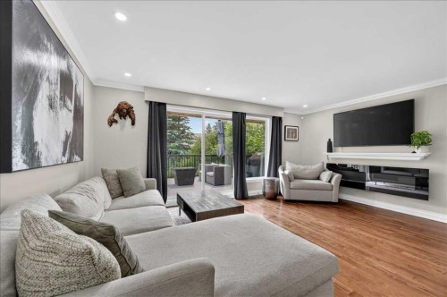756 Strathcona Drive Sw, Calgary, AB - Indoor Photo Showing Living Room