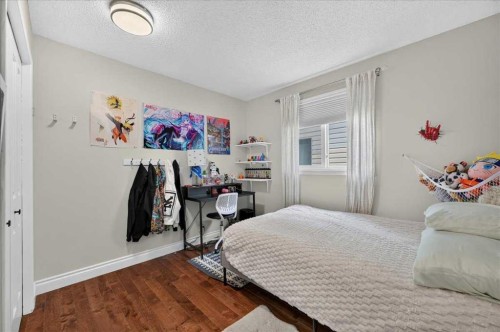 756 Strathcona Drive Sw, Calgary, AB - Indoor Photo Showing Bedroom