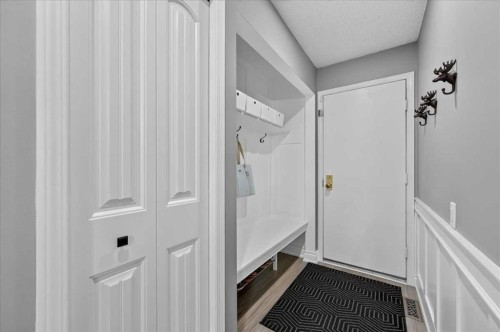 756 Strathcona Drive Sw, Calgary, AB - Indoor Photo Showing Other Room