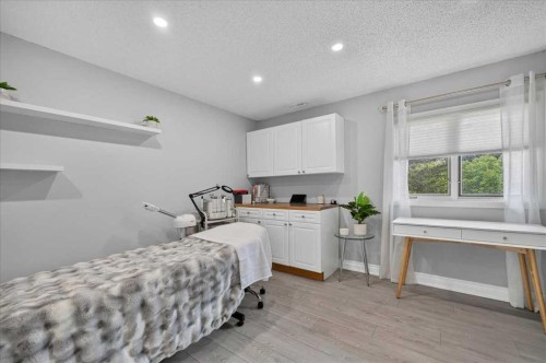 756 Strathcona Drive Sw, Calgary, AB - Indoor Photo Showing Bedroom