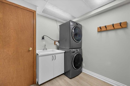 756 Strathcona Drive Sw, Calgary, AB - Indoor Photo Showing Laundry Room