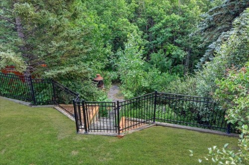 756 Strathcona Drive Sw, Calgary, AB - Outdoor