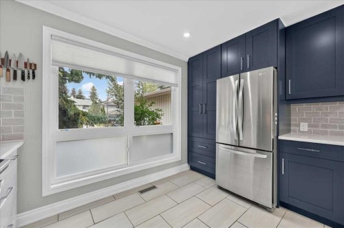 756 Strathcona Drive Sw, Calgary, AB - Indoor Photo Showing Kitchen