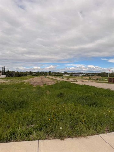 602 Whispering Greens Avenue, Vulcan, AB 