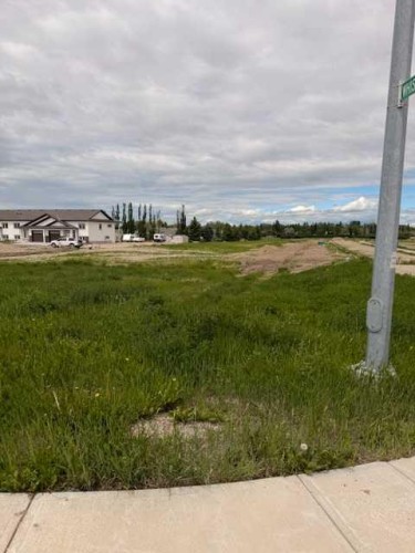 602 Whispering Greens Avenue, Vulcan, AB 