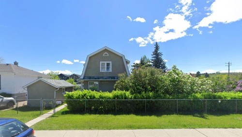 8539 48 Avenue Nw, Calgary, AB 