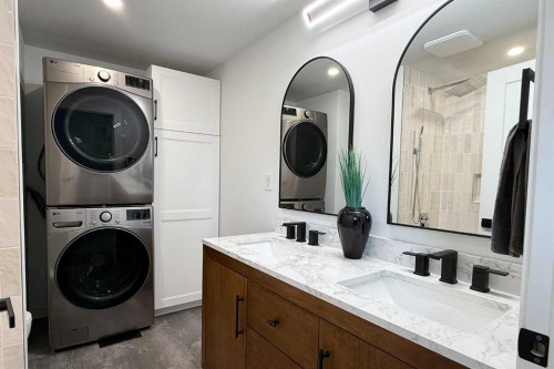 36 Big Hill Way Se, Airdrie, AB - Indoor Photo Showing Laundry Room