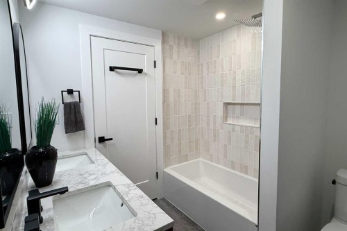 36 Big Hill Way Se, Airdrie, AB - Indoor Photo Showing Bathroom
