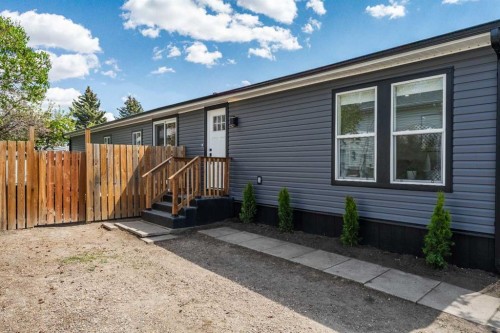 36 Big Hill Way Se, Airdrie, AB - Outdoor