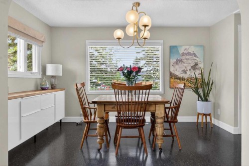 6132 33 Avenue Nw, Calgary, AB 