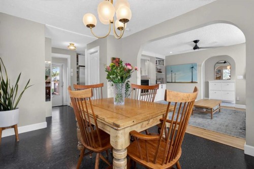 6132 33 Avenue Nw, Calgary, AB 