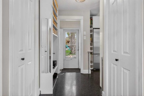 6132 33 Avenue Nw, Calgary, AB 
