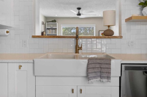 6132 33 Avenue Nw, Calgary, AB 